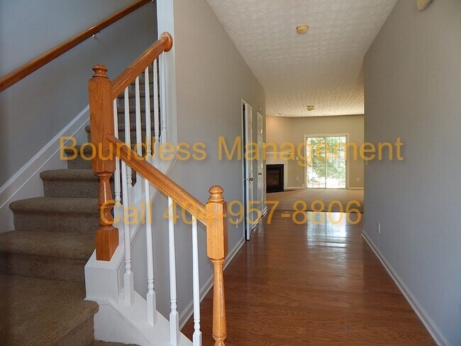 Primary Photo - Larger Than It Looks! 3 BR/2.5 BA Town Hom...