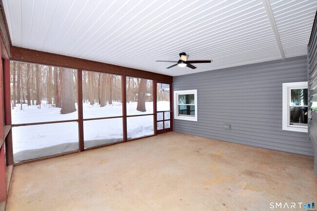 Building Photo - 25 Red Stone Dr