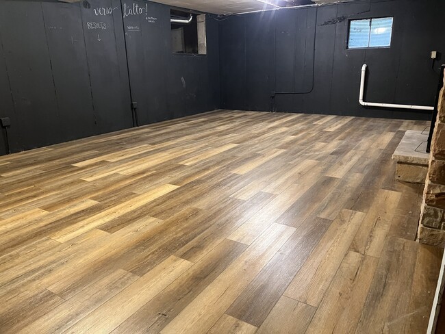 Building Photo - 616 Greenview Pl