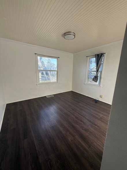 Building Photo - 1119 S 6th Ave