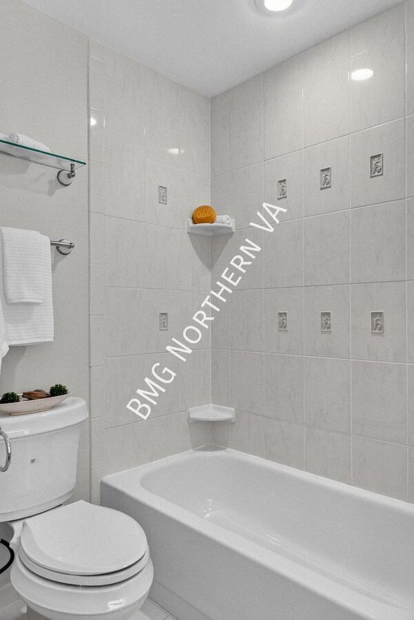 Building Photo - 6001 Keble Dr