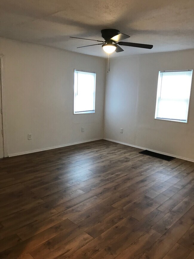 living room - 2618 Meridian St