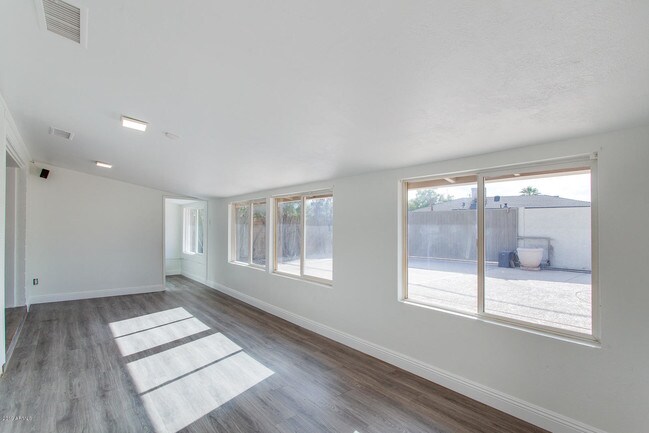 Building Photo - 8233 E Hubbell St