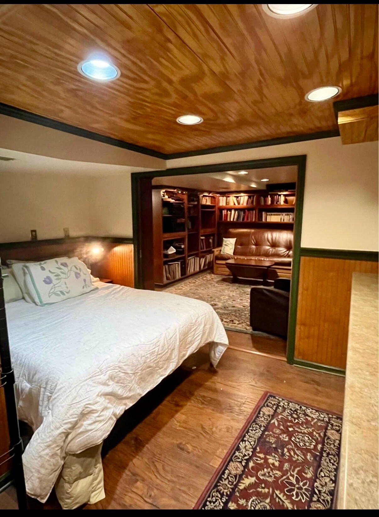 Building Photo - 739 S Alexander Ave