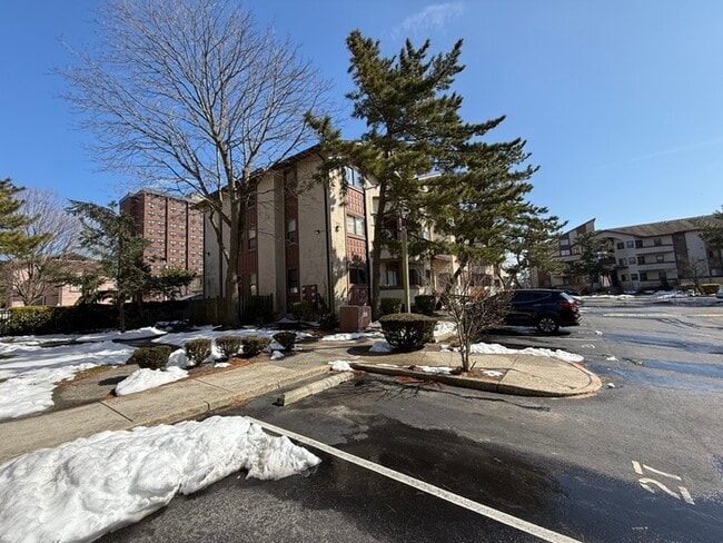 Building Photo - 1434 Mediterranean Ave