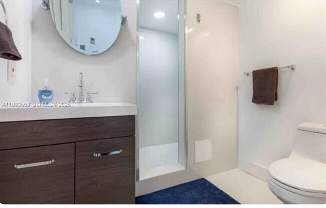 Building Photo - 1717 N Bayshore Dr