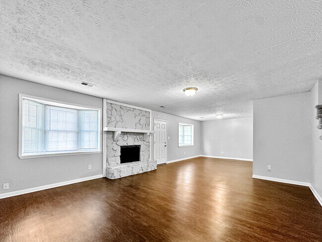 Building Photo - 9289 Forest Knoll Dr