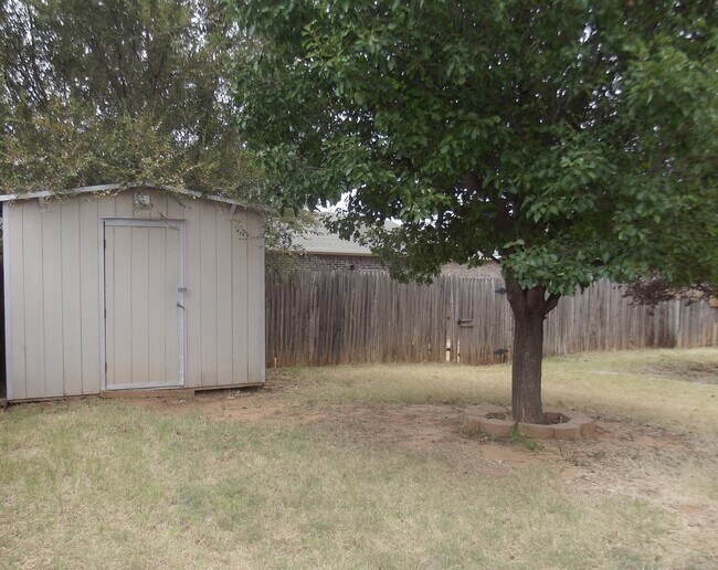 Building Photo - Three Bedroom in South Lubbock