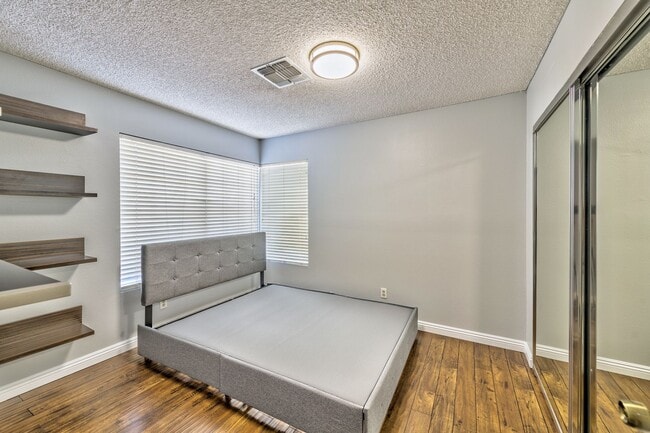 Building Photo - 640 Whispering Palms Dr