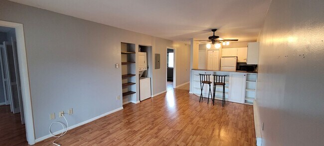 Building Photo - 523 Meadowview Dr
