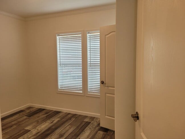 Building Photo - 5600 Jennie St