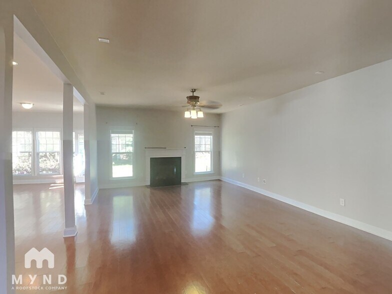 Building Photo - 1101 Forest Willow Ln