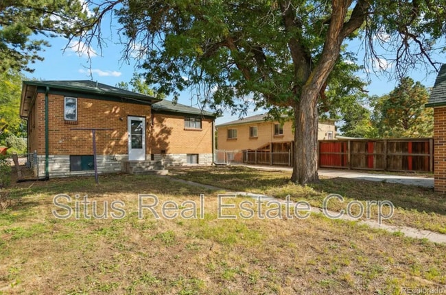 Building Photo - 1875 S Clayton St