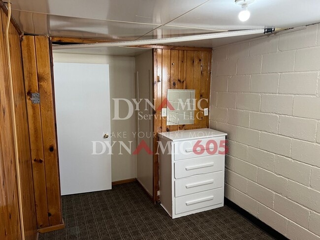 Building Photo - 4+ Bedroom, 2 Bath House with Garage and Fenced Backyard