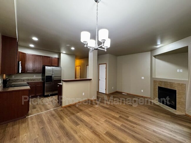 Building Photo - 136 NE Miramar Cir