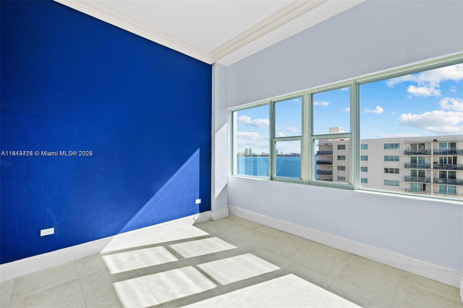 Building Photo - 7545 E Treasure Dr