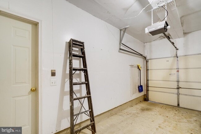 Building Photo - 6490 Tayack Pl