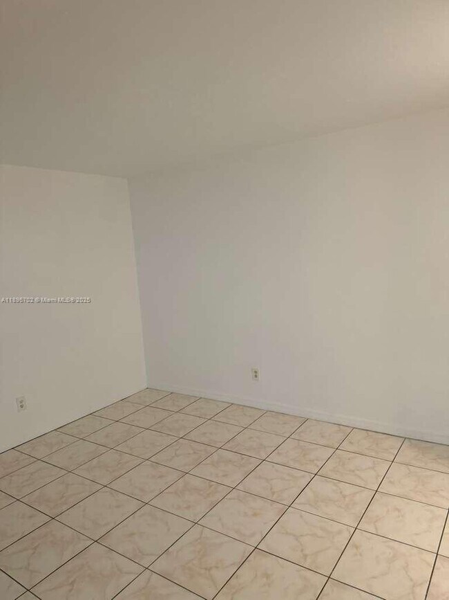 Building Photo - 3410 Foxcroft Rd