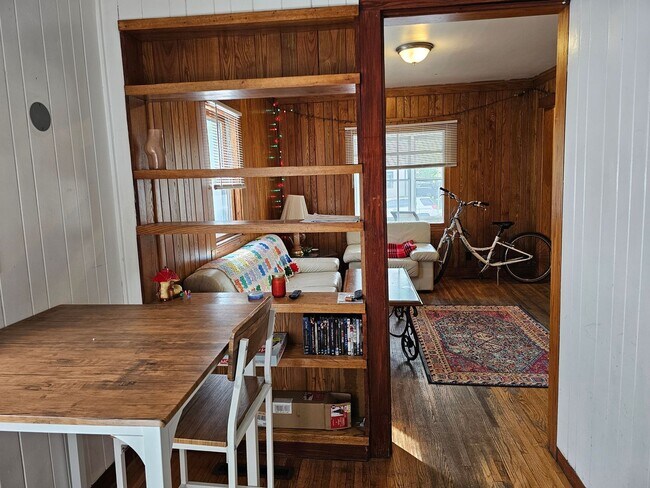 Building Photo - 4 bedroom House Close to U of M! Leasing for Fall 2026!