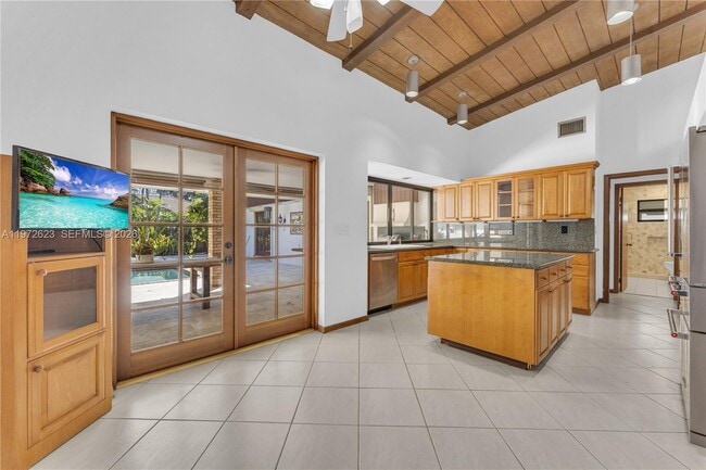 Building Photo - 15305 SW 74th Ct