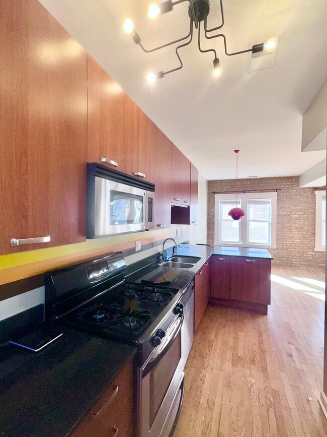 Building Photo - 1334 W Estes Ave