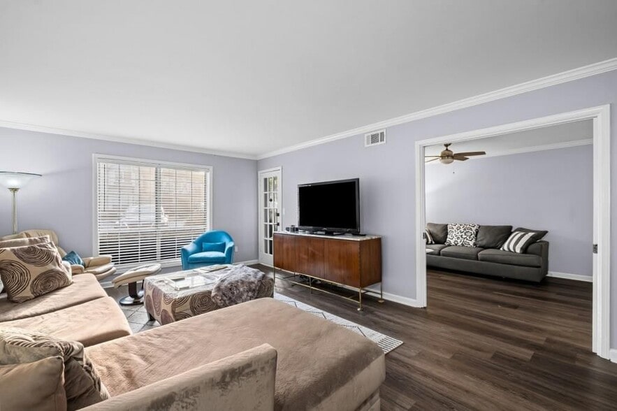 Building Photo - 6851 Roswell Rd NE