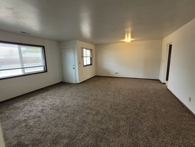 Building Photo - 1222-1224 Vandenberg Ave