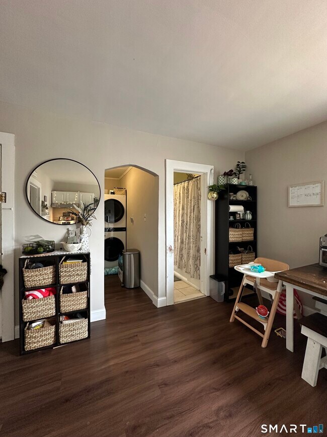 Building Photo - 383 Davis St