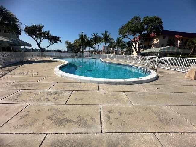 Building Photo - 1530 NE 191st St