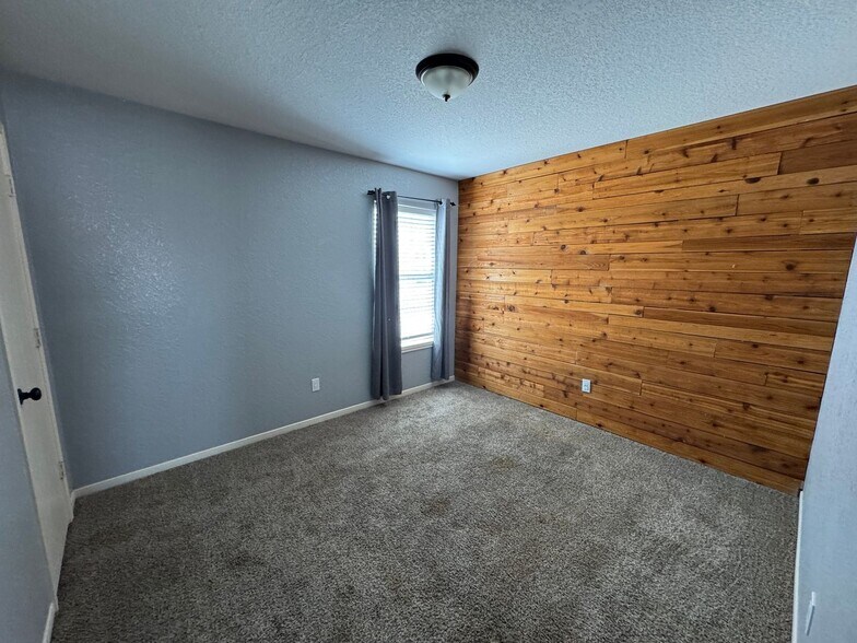 Building Photo - 1607 Dugger Cir