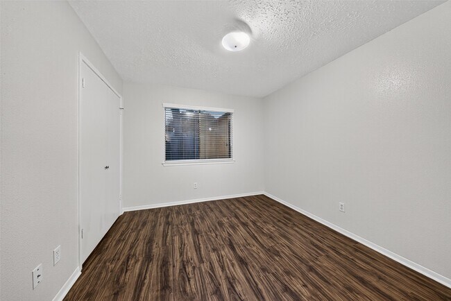 Building Photo - 3107 Pecan Point Dr