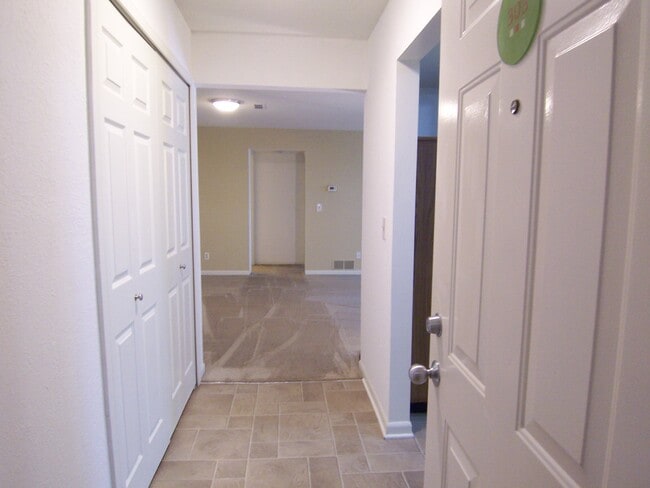 Building Photo - 103 Fieldcrest St