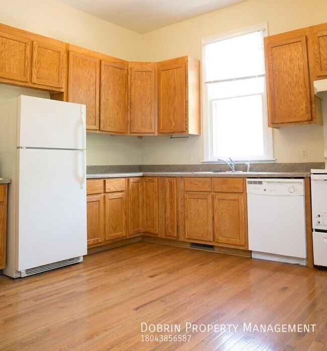 Building Photo - HUGE 2 Bed - HIGH CEILINGS & NATURAL LIGHT