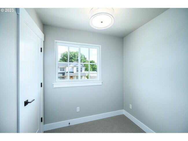 Building Photo - Beautiful 3 Bedroom, 2.5 Bath House in Newberg