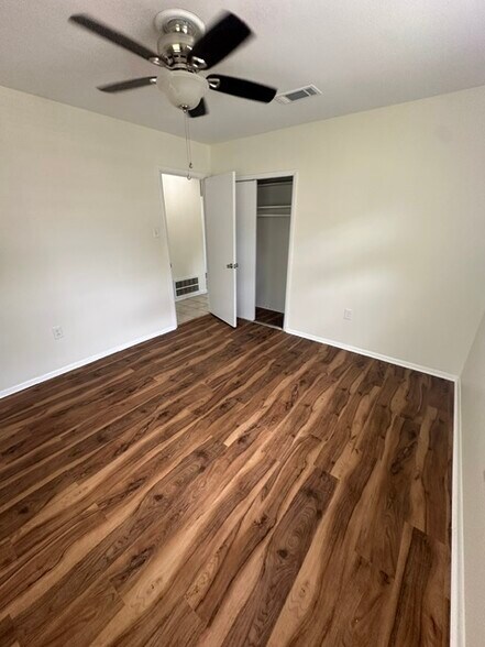 Building Photo - 2615 Demaret Dr