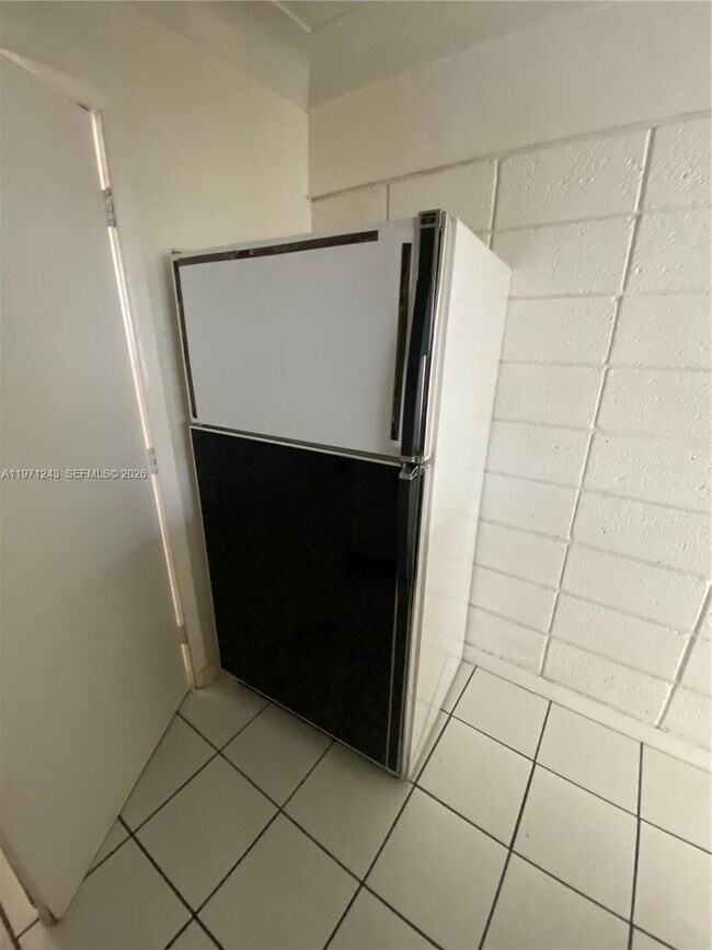 Building Photo - 2031 NE 167th St