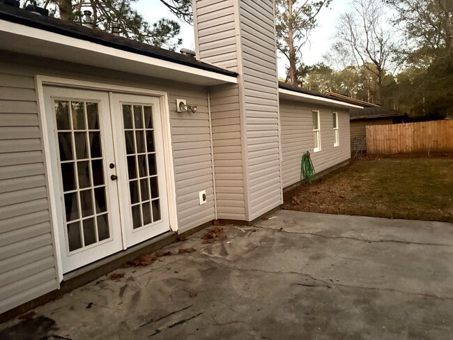 Building Photo - 2019 Bradley Ave