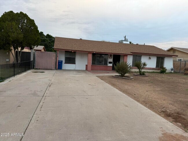 Building Photo - 1516 W Pueblo Ave