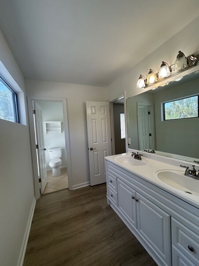 Building Photo - Updated Glynn Haven Rental