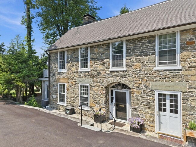 Building Photo - 51 Adriance Ave