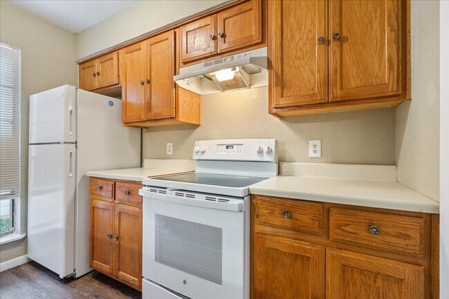 Building Photo - Hunterwood Apartments | 2-Bedroom / 1-Bath...