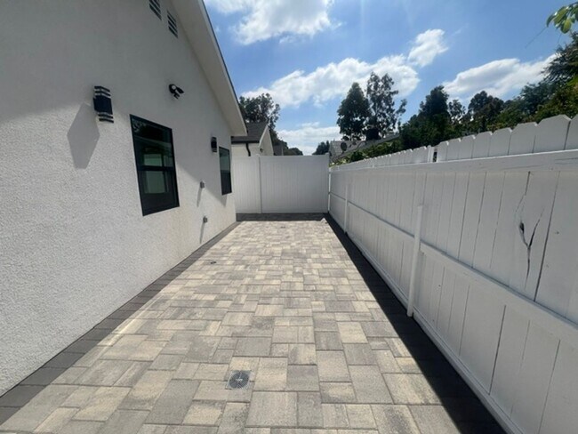 Building Photo - 7317-7321 Garden Grove Avenue