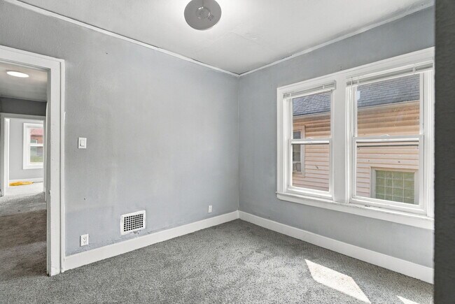 Building Photo - 2691 Pasadena St