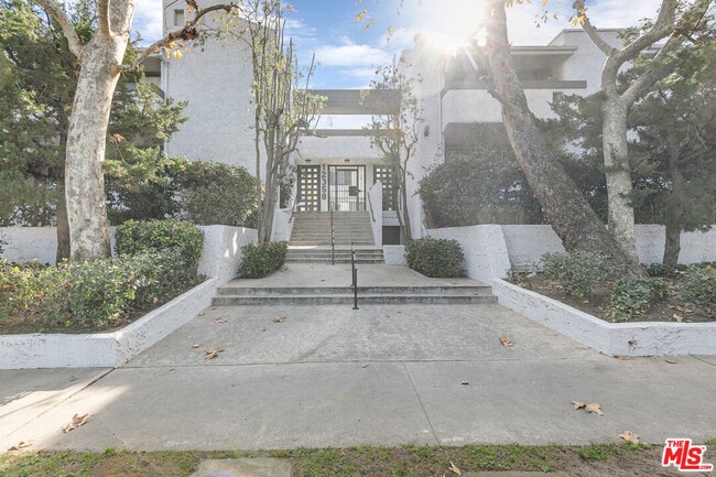 Building Photo - 12358 Moorpark St