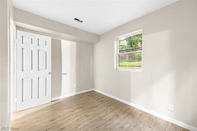Building Photo - 167 N Seiberling St