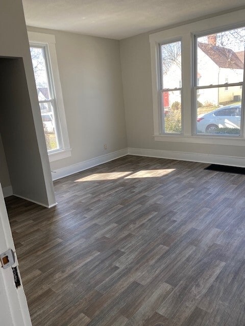 Building Photo - 2130 E Oak St