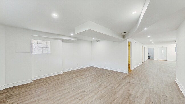 Building Photo - 6429 S California Ave