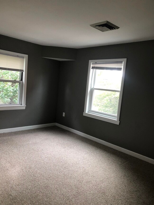 Building Photo - 59 Deer St