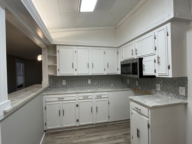 Building Photo - 3309 Mahan Dr