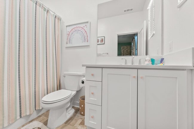 Building Photo - Exquisite Modern Townhome Nestled in the T...